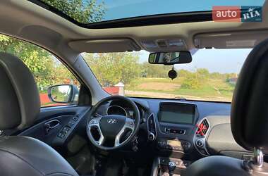 Внедорожник / Кроссовер Hyundai ix35 2010 в 