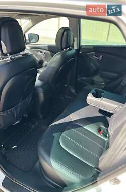 Внедорожник / Кроссовер Hyundai ix35 2011 в 