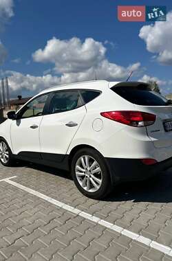 Внедорожник / Кроссовер Hyundai ix35 2011 в 