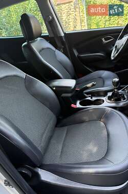 Позашляховик / Кросовер Hyundai ix35 2011 в 
