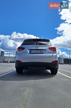 Внедорожник / Кроссовер Hyundai ix35 2010 в 