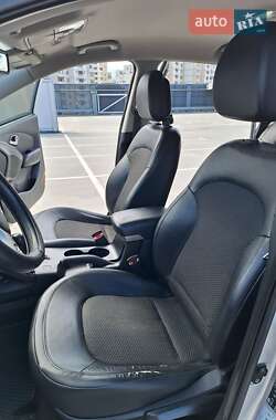 Внедорожник / Кроссовер Hyundai ix35 2010 в 