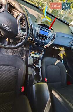 Внедорожник / Кроссовер Hyundai ix35 2010 в 
