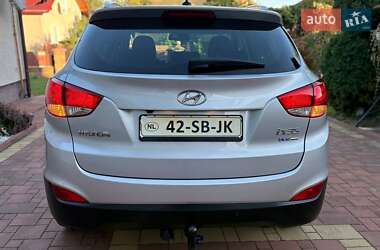 Внедорожник / Кроссовер Hyundai ix35 2010 в 