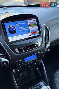 Внедорожник / Кроссовер Hyundai ix35 2010 в 