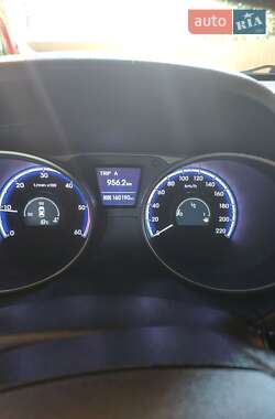Внедорожник / Кроссовер Hyundai ix35 2010 в 