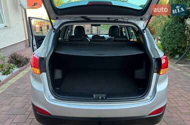 Внедорожник / Кроссовер Hyundai ix35 2010 в 