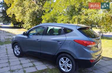 Позашляховик / Кросовер Hyundai ix35 2012 в 