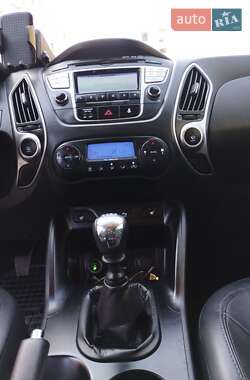 Позашляховик / Кросовер Hyundai ix35 2012 в 