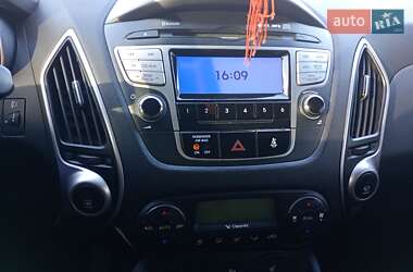 Внедорожник / Кроссовер Hyundai ix35 2011 в 