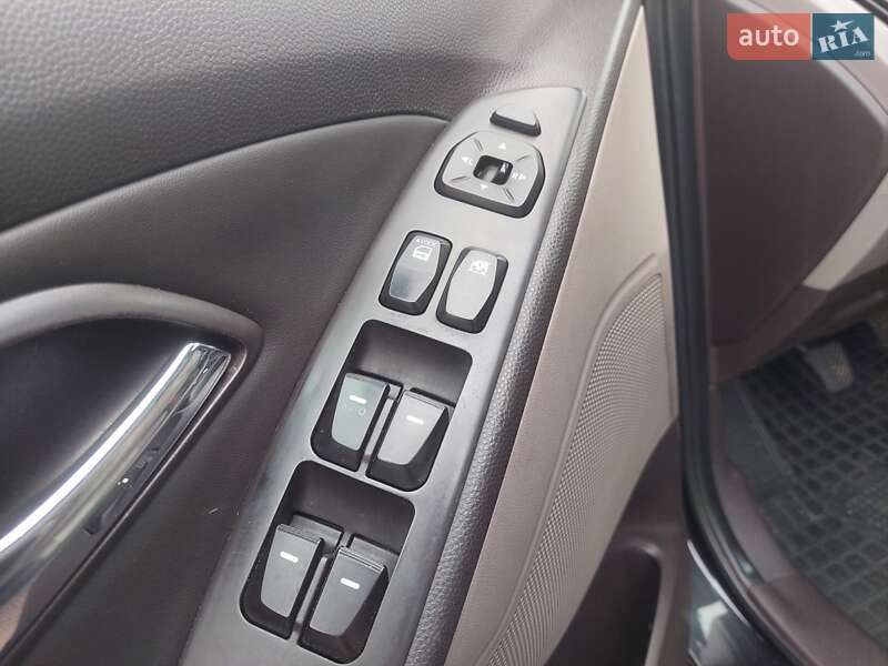 Позашляховик / Кросовер Hyundai ix35 2010 в Рівному фото 15 Позашляховик / Кросовер Hyundai ix35 2010 в Рівному