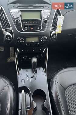 Внедорожник / Кроссовер Hyundai ix35 2011 в 