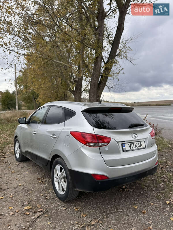 Внедорожник / Кроссовер Hyundai ix35 2010 в Черновцах
