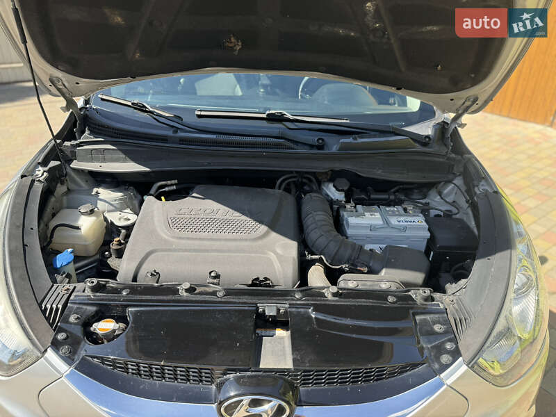 Внедорожник / Кроссовер Hyundai ix35 2010 в Черновцах