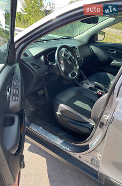 Внедорожник / Кроссовер Hyundai ix35 2012 в 