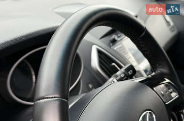 Позашляховик / Кросовер Hyundai ix35 2012 в 