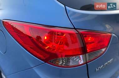 Внедорожник / Кроссовер Hyundai ix35 2012 в 