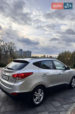 Внедорожник / Кроссовер Hyundai ix35 2010 в 