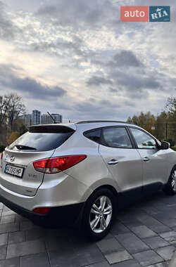 Внедорожник / Кроссовер Hyundai ix35 2010 в 