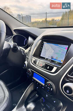 Внедорожник / Кроссовер Hyundai ix35 2010 в 