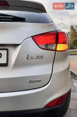 Внедорожник / Кроссовер Hyundai ix35 2010 в 