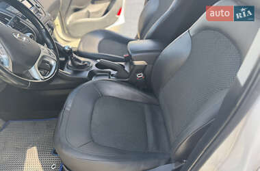 Внедорожник / Кроссовер Hyundai ix35 2012 в 