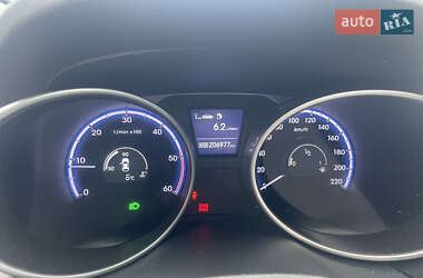 Внедорожник / Кроссовер Hyundai ix35 2011 в 