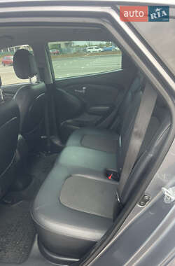 Внедорожник / Кроссовер Hyundai ix35 2011 в 