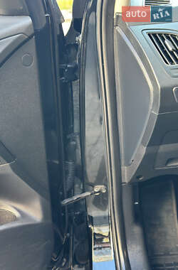 Внедорожник / Кроссовер Hyundai ix35 2014 в 