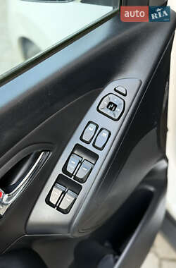 Внедорожник / Кроссовер Hyundai ix35 2012 в 