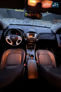 Внедорожник / Кроссовер Hyundai ix35 2013 в 
