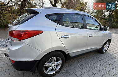 Внедорожник / Кроссовер Hyundai ix35 2010 в 