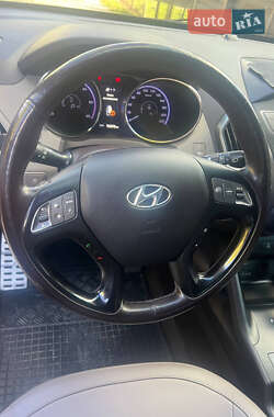 Внедорожник / Кроссовер Hyundai ix35 2013 в 