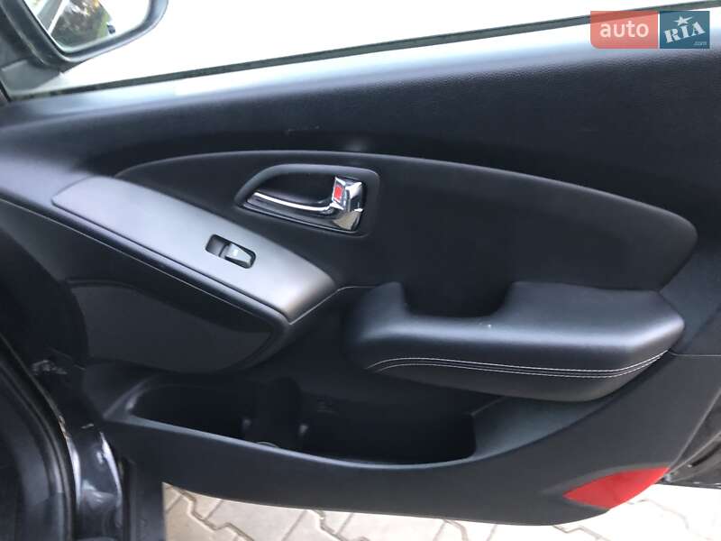 Внедорожник / Кроссовер Hyundai ix35 2011 в Луцке