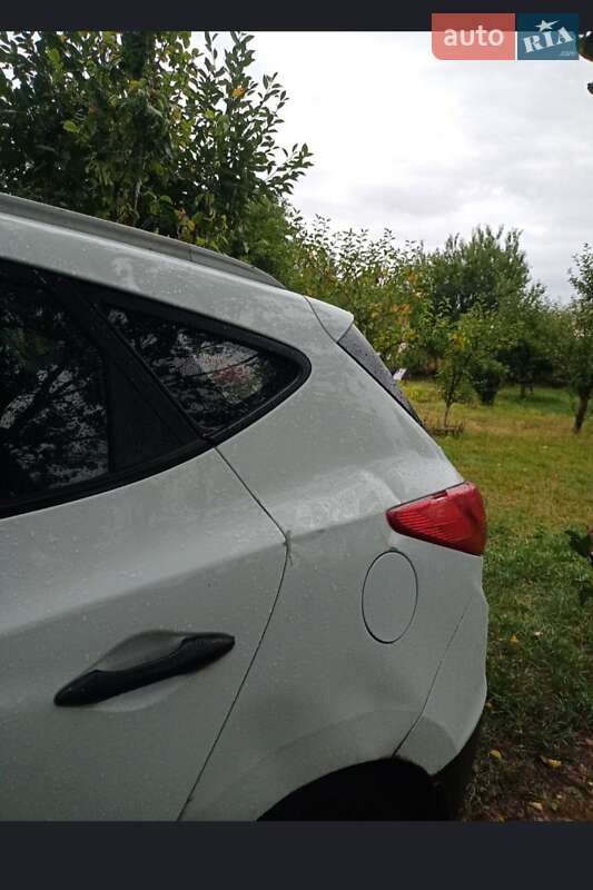 Внедорожник / Кроссовер Hyundai ix35 2010 в Полтаве