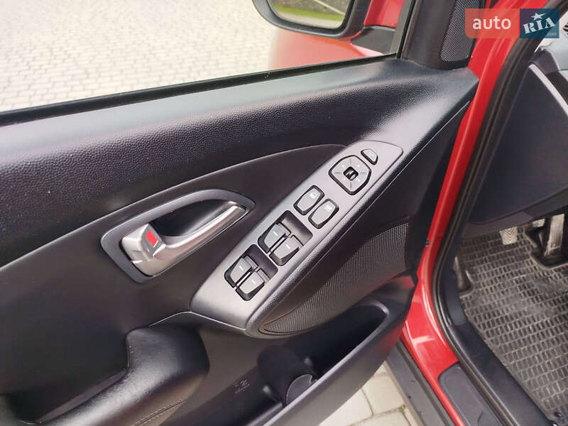 Внедорожник / Кроссовер Hyundai ix35 2011 в Кременце фото 9 Внедорожник / Кроссовер Hyundai ix35 2011 в Кременце