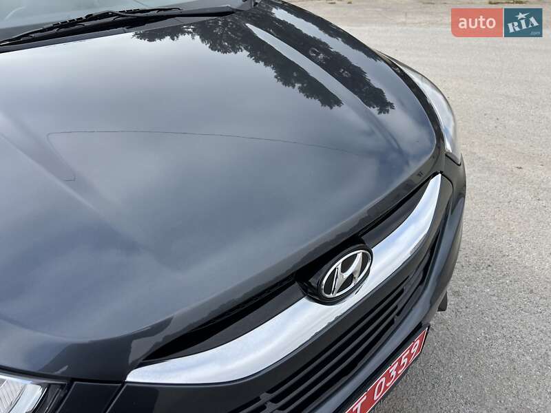 Позашляховик / Кросовер Hyundai ix35 2011 в Радивиліві