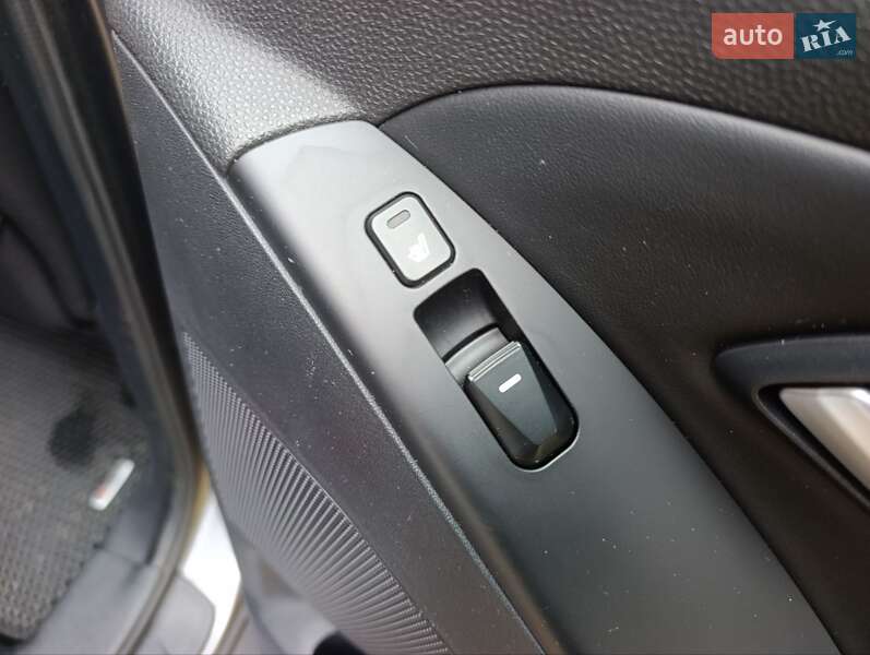 Внедорожник / Кроссовер Hyundai ix35 2013 в Киеве фото 42 Внедорожник / Кроссовер Hyundai ix35 2013 в Киеве