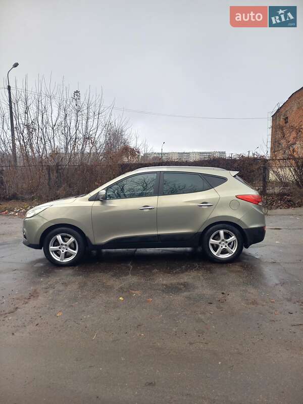 Внедорожник / Кроссовер Hyundai ix35 2010 в Конотопе