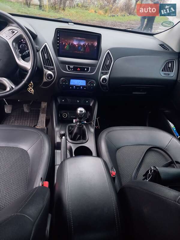 Внедорожник / Кроссовер Hyundai ix35 2010 в Конотопе