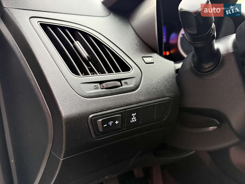 Внедорожник / Кроссовер Hyundai ix35 2010 в Киеве