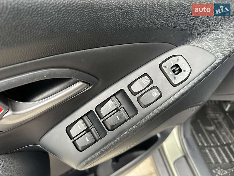 Позашляховик / Кросовер Hyundai ix35 2011 в Львові фото 29 Позашляховик / Кросовер Hyundai ix35 2011 в Львові