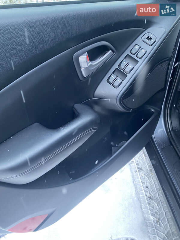 Внедорожник / Кроссовер Hyundai ix35 2011 в Чернигове