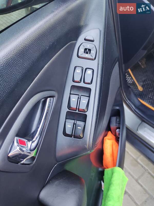 Позашляховик / Кросовер Hyundai ix35 2010 в Івано-Франківську