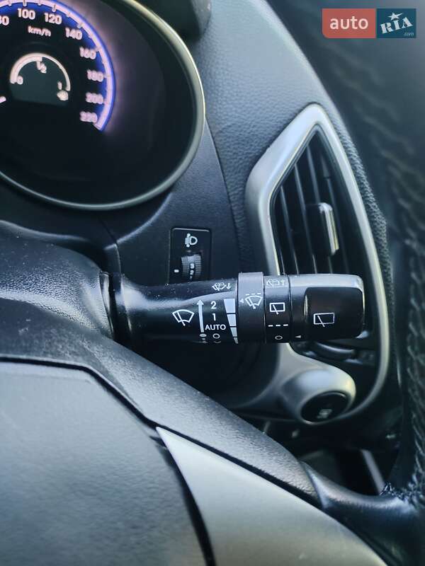 Позашляховик / Кросовер Hyundai ix35 2010 в Івано-Франківську