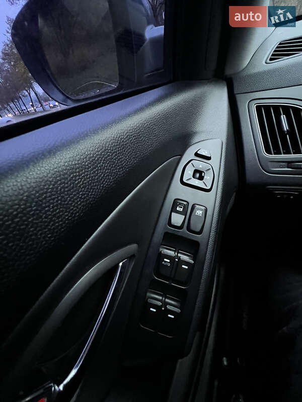 Позашляховик / Кросовер Hyundai ix35 2013 в Броварах