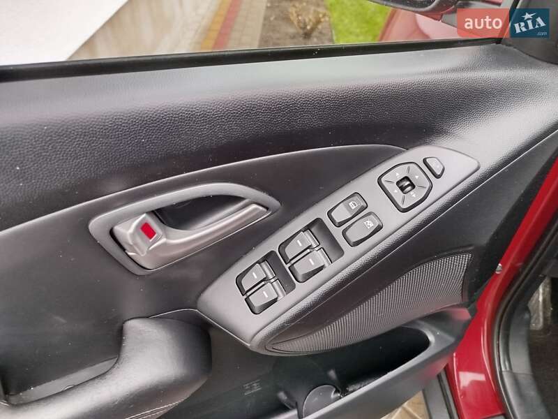 Внедорожник / Кроссовер Hyundai ix35 2011 в Кременце