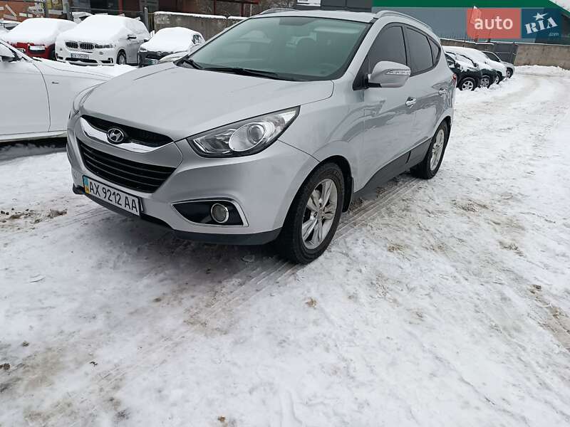 Внедорожник / Кроссовер Hyundai ix35 2010 в Чернигове