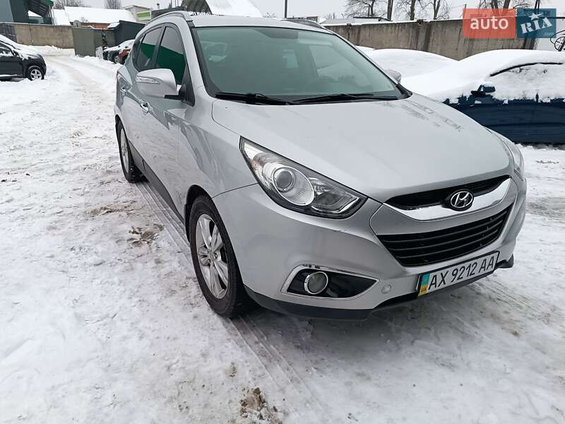 Внедорожник / Кроссовер Hyundai ix35 2010 в Чернигове