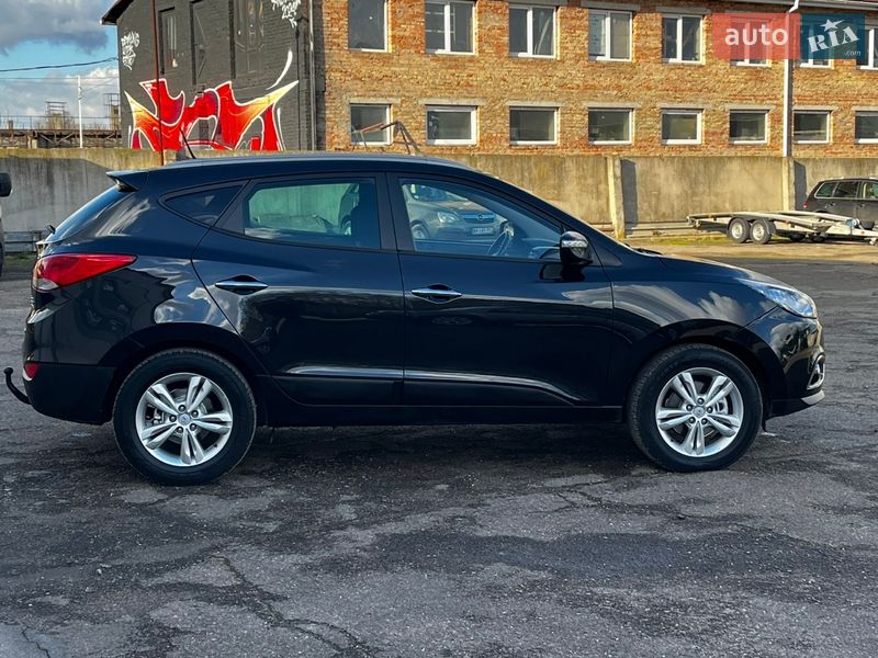 Внедорожник / Кроссовер Hyundai ix35 2010 в Луцке